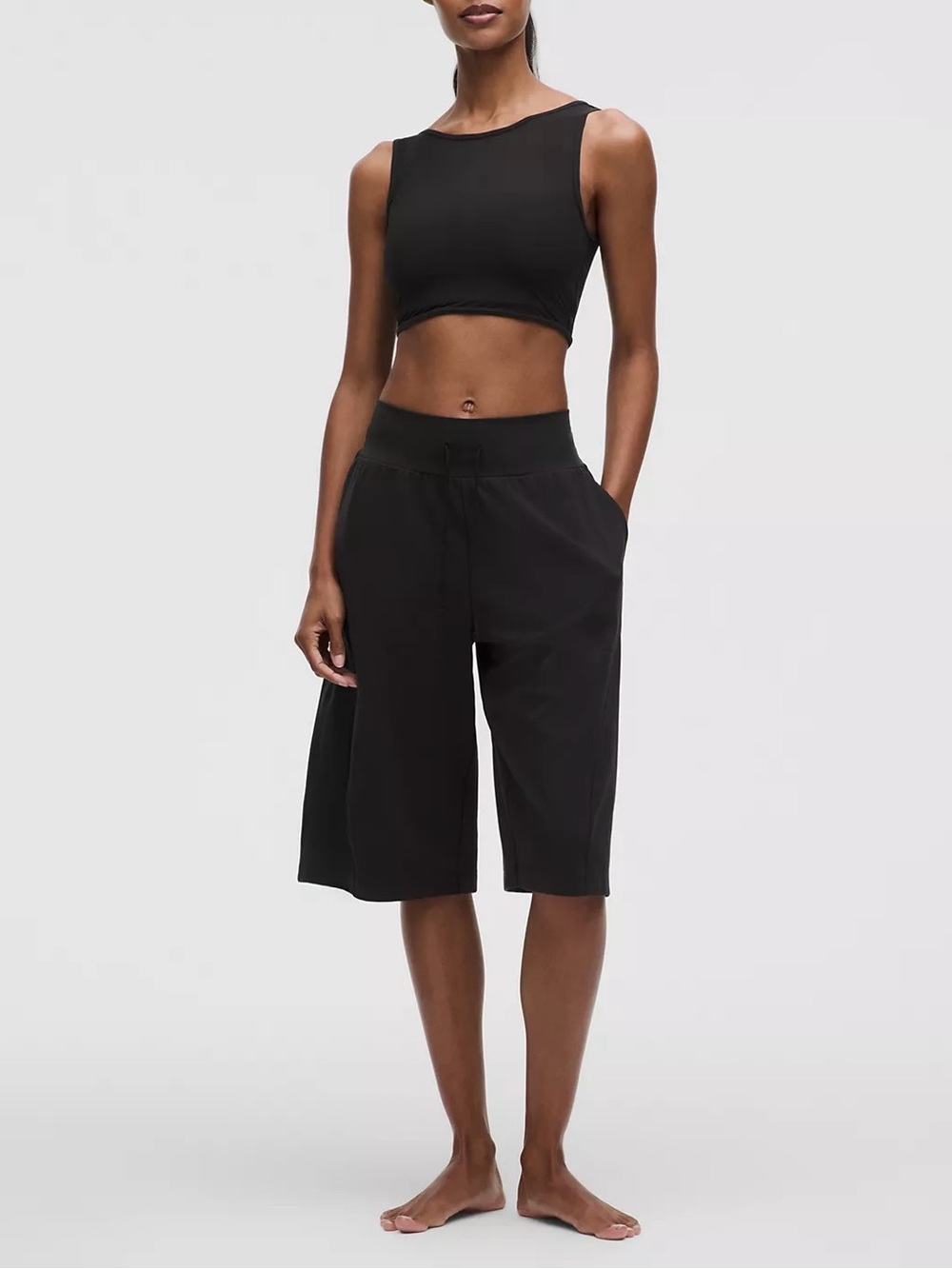 NWOT Lululemon Groove Mid-Rise Relaxed Bermuda Short Size 6 Black